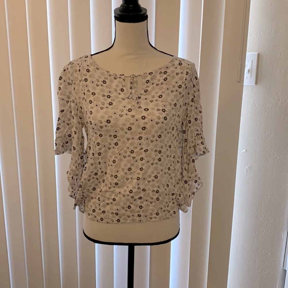 Lauren Conrad | Ruffled 3/4 Sleeve Top | Lightweight